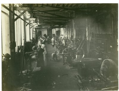 Atelier de réparation, usine de tapis, 1923 - English Photographer